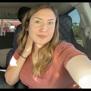 Meet your Posher, Esmeralda